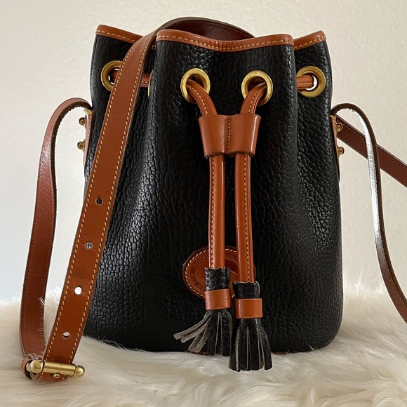 Dooney & Bourke Handbags - EUC Vintage Dooney & Bourke Black Bucket Crossbody Bag